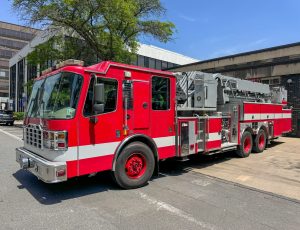 2005 Ferrera/Smeal 100′ PLATFORM