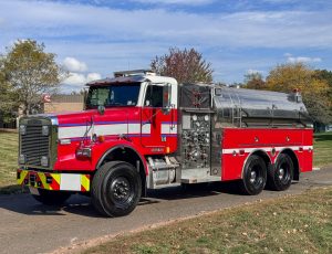 3000 gallon Tanker on a Freightliner Chassis