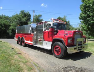3500 Gallon Tanker on Mack R Chassis
